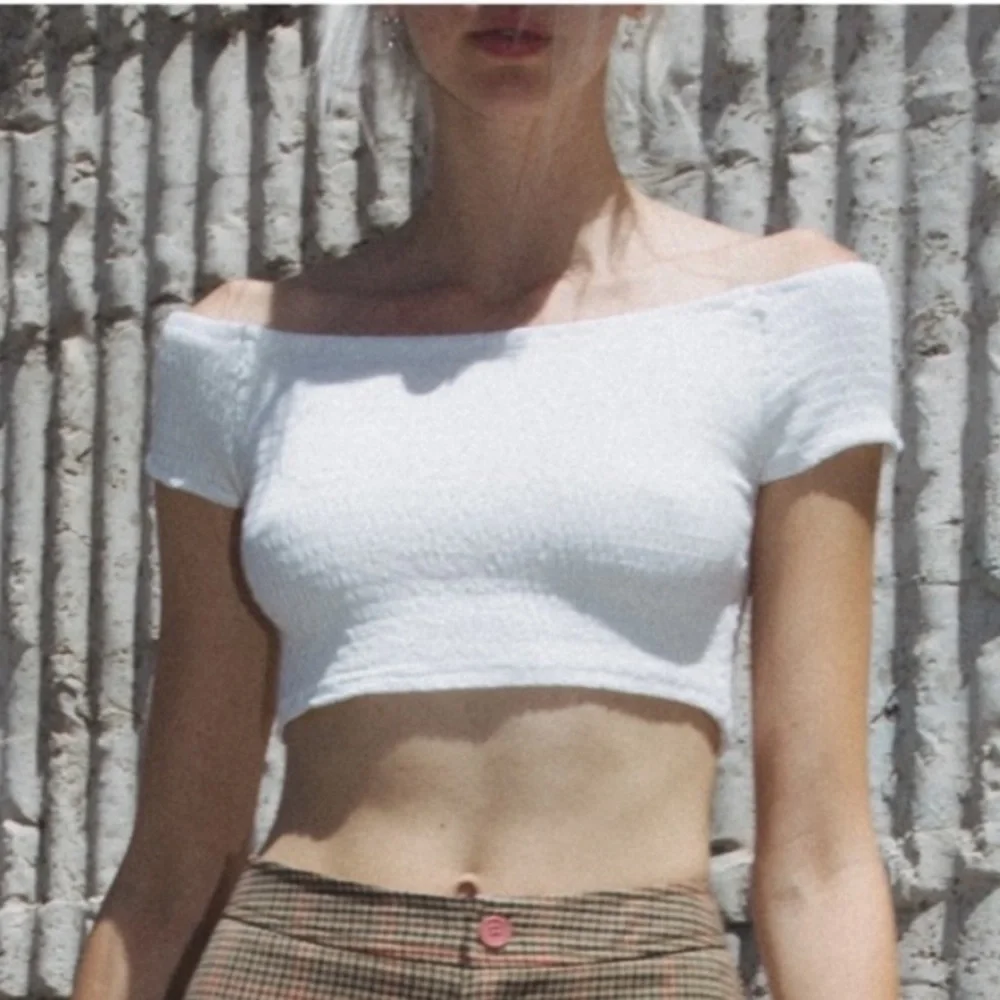 JOHN GALT / BRANDY MELVILLE Cropped Ruched Cap Sleeve Off the Shoulder T…